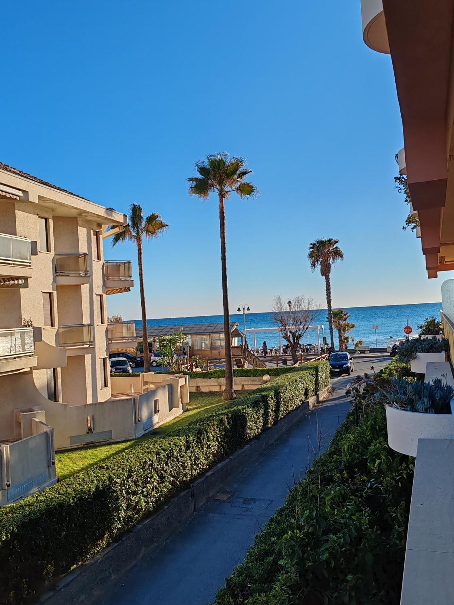 Ferienwohnung Relax Al Mare Vallecrosia Exterior foto