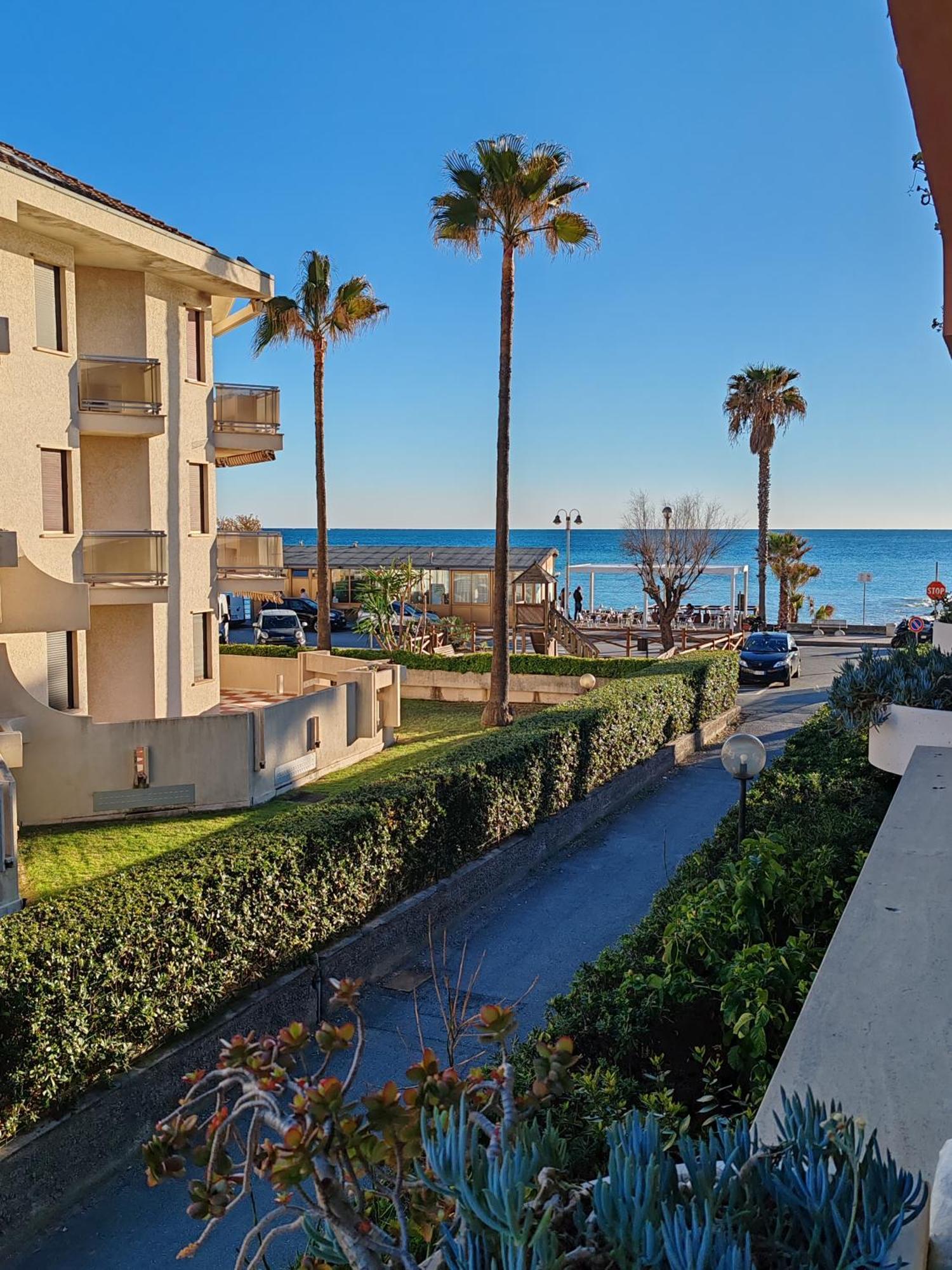 Ferienwohnung Relax Al Mare Vallecrosia Exterior foto